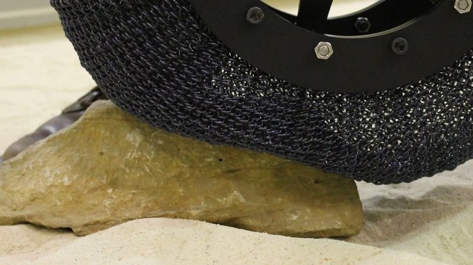 New_NASA_Tires_Never_Get_Flat_and_are_Almost_Indestructible5545