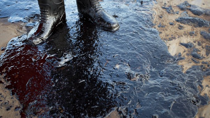 Ruptured Pipeline Spills Oil Along Santa Barbara Coast
