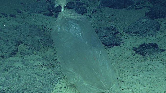 mariana-trench-plastic