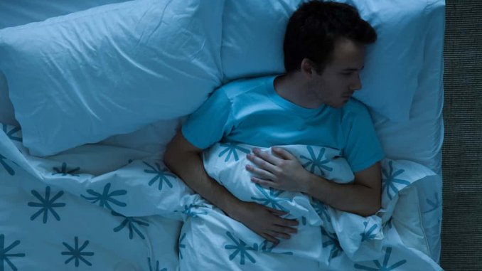 一項研究指出,成人睡眠時間超過8小時,死亡率會增加 25%