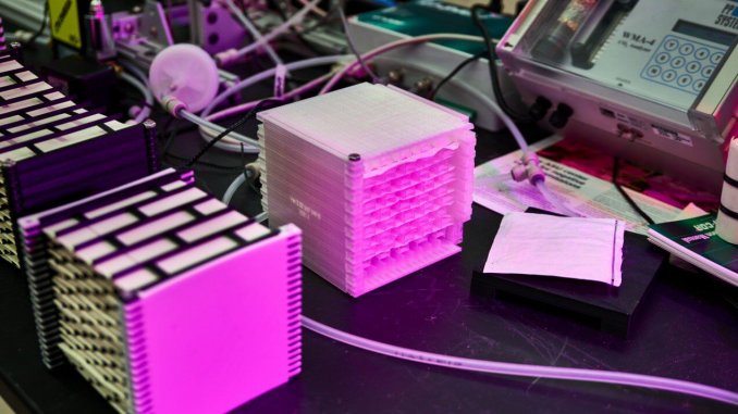 mittechnologyreview-klauslacknerco2capture016