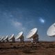 宇宙最遠的快速電波爆發現身：訊號跑了百億年，雪梨大學團隊鎖定它的母星系